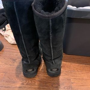 Black tall uggs